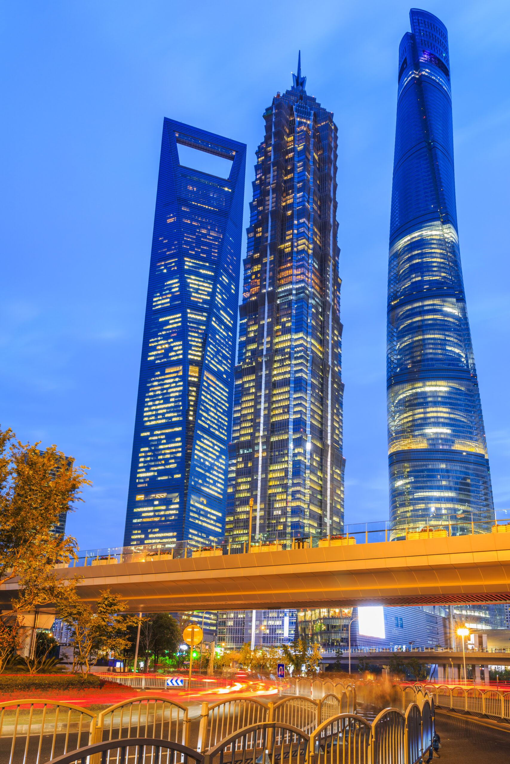 Night city view of Riyadh, the capital of Saudi Arabia, with illuminated skyscrapers and modern architecture.